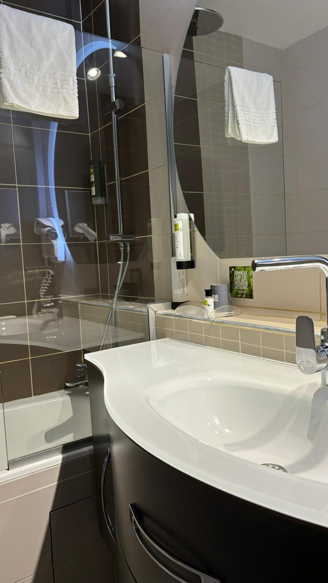 Grand De Lyon Hotel 3*