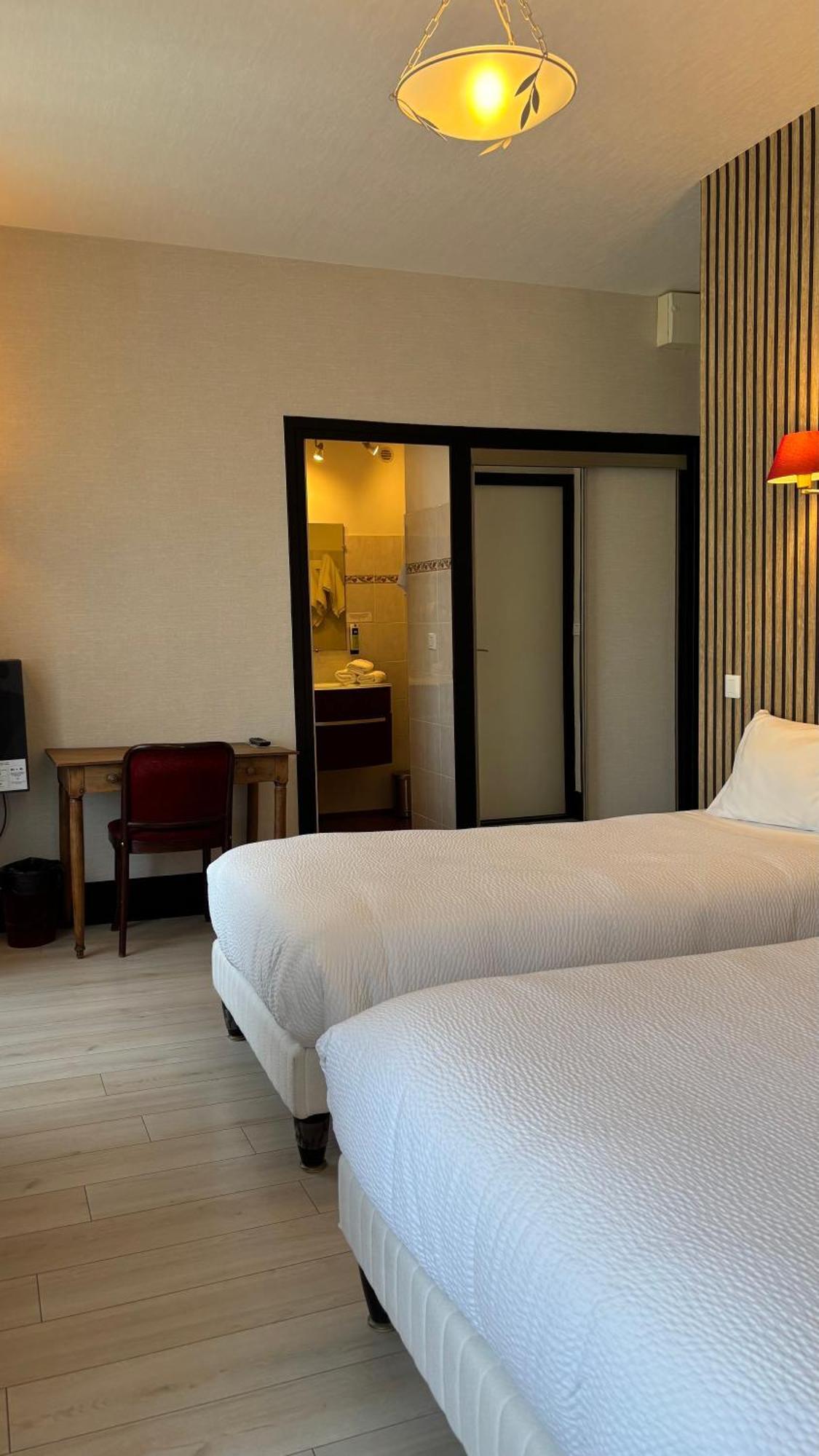 Logis Restaurant Grand De Lyon 3*
